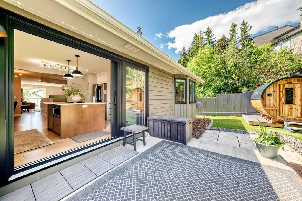 96 Coach Gate Way SW Calgary AB T3H 1Z7