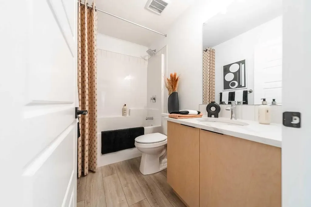 462 Bighorn Avenue SW Calgary AB T2Y1C8