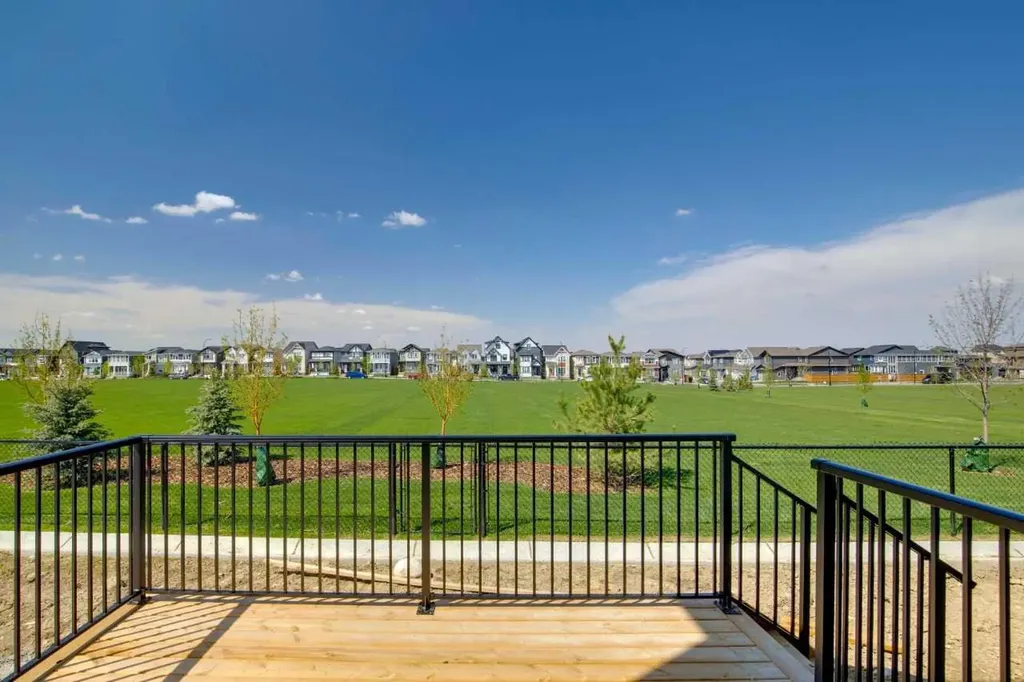 462 Bighorn Avenue SW Calgary AB T2Y1C8