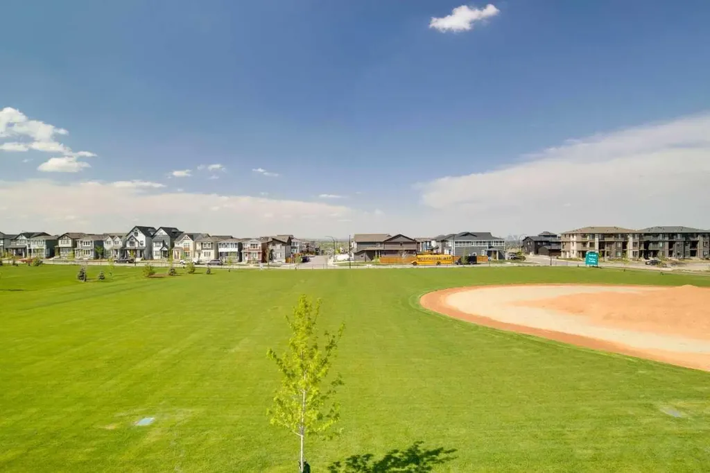 462 Bighorn Avenue SW Calgary AB T2Y1C8