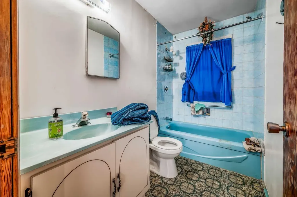 3452 37 Street SW Calgary AB T3E 3C1
