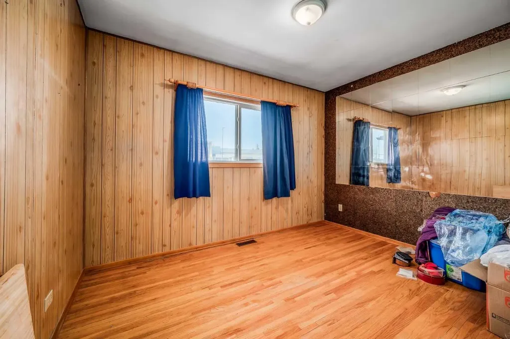 3452 37 Street SW Calgary AB T3E 3C1