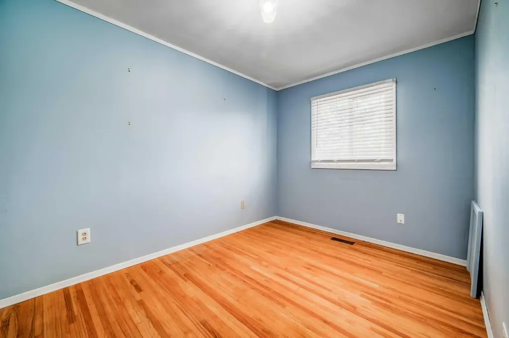 3452 37 Street SW Calgary AB T3E 3C1