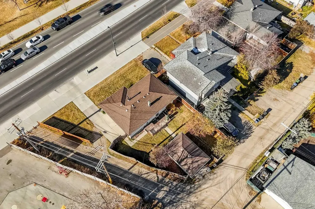 3452 37 Street SW Calgary AB T3E 3C1