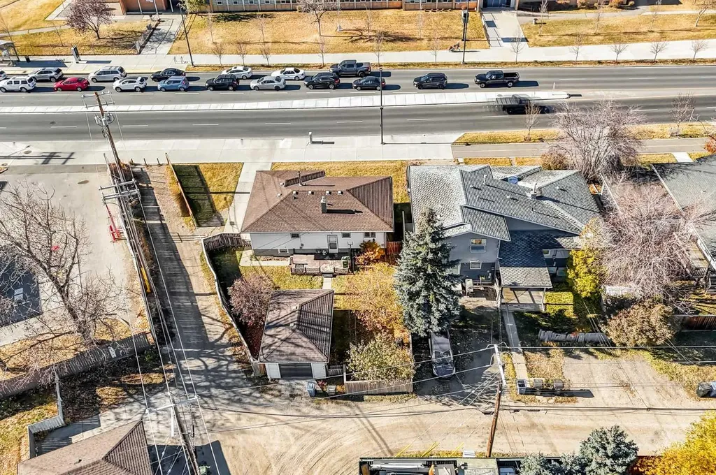 3452 37 Street SW Calgary AB T3E 3C1