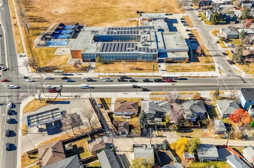 3452 37 Street SW Calgary AB T3E 3C1