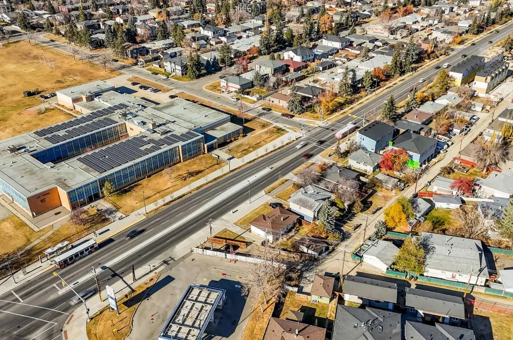 3452 37 Street SW Calgary AB T3E 3C1
