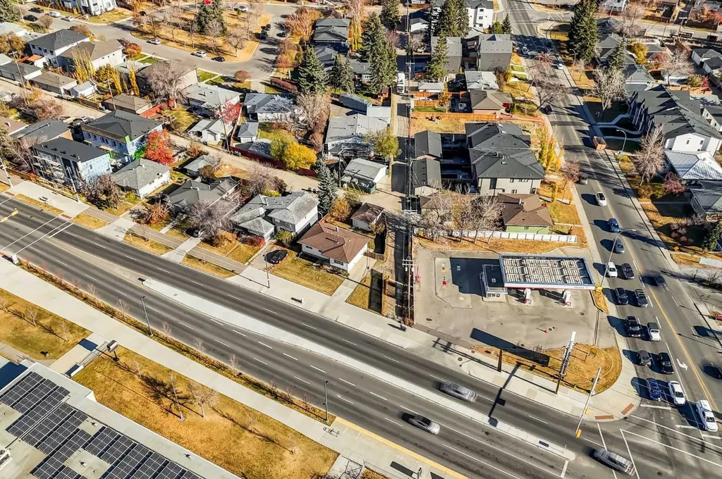 3452 37 Street SW Calgary AB T3E 3C1