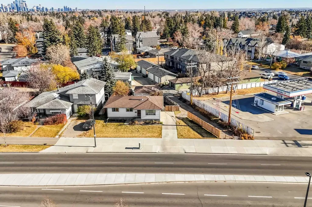 3452 37 Street SW Calgary AB T3E 3C1
