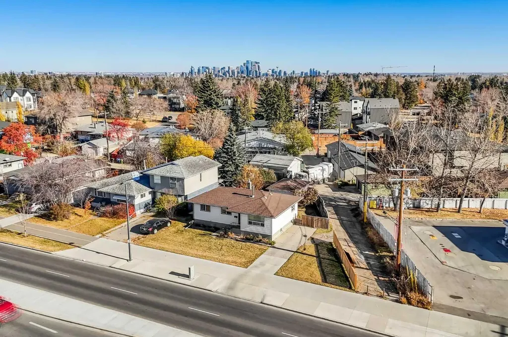 3452 37 Street SW Calgary AB T3E 3C1
