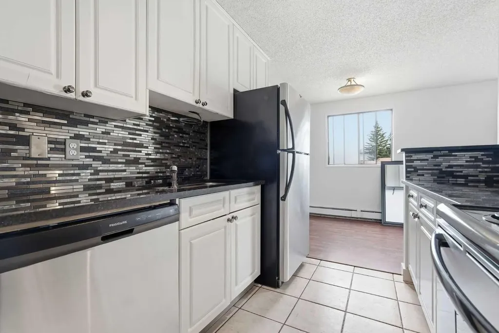 2734 17 Avenue SW Calgary AB T3E 0A7