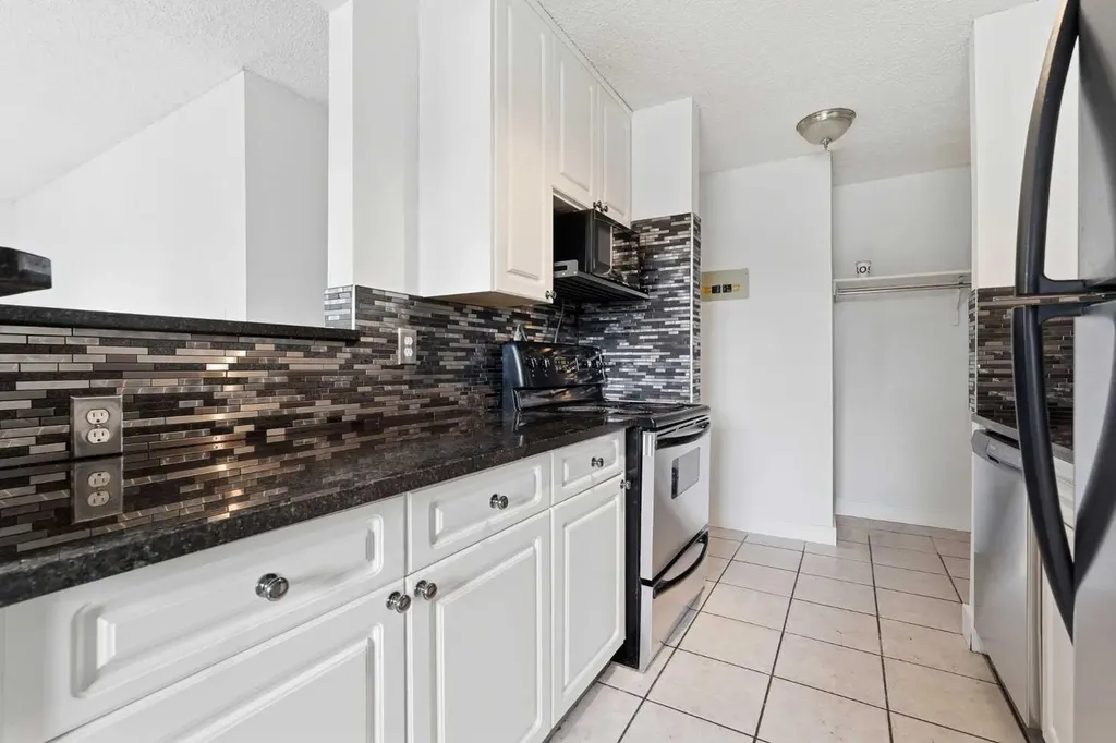 2734 17 Avenue SW Calgary AB T3E 0A7