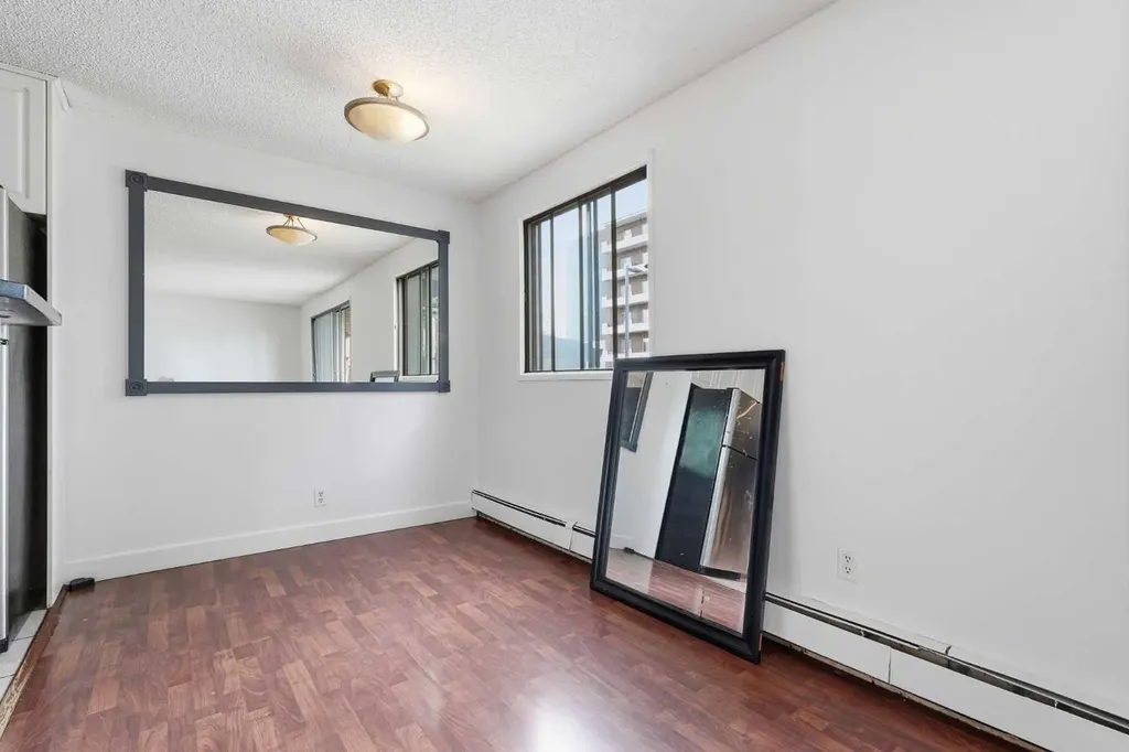2734 17 Avenue SW Calgary AB T3E 0A7
