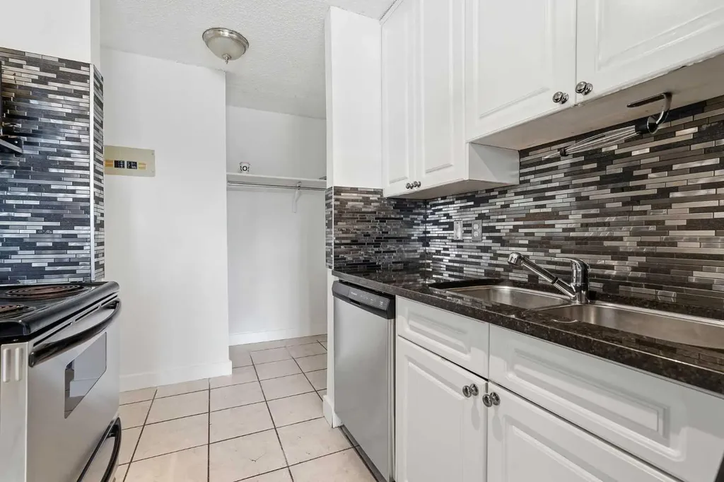 2734 17 Avenue SW Calgary AB T3E 0A7