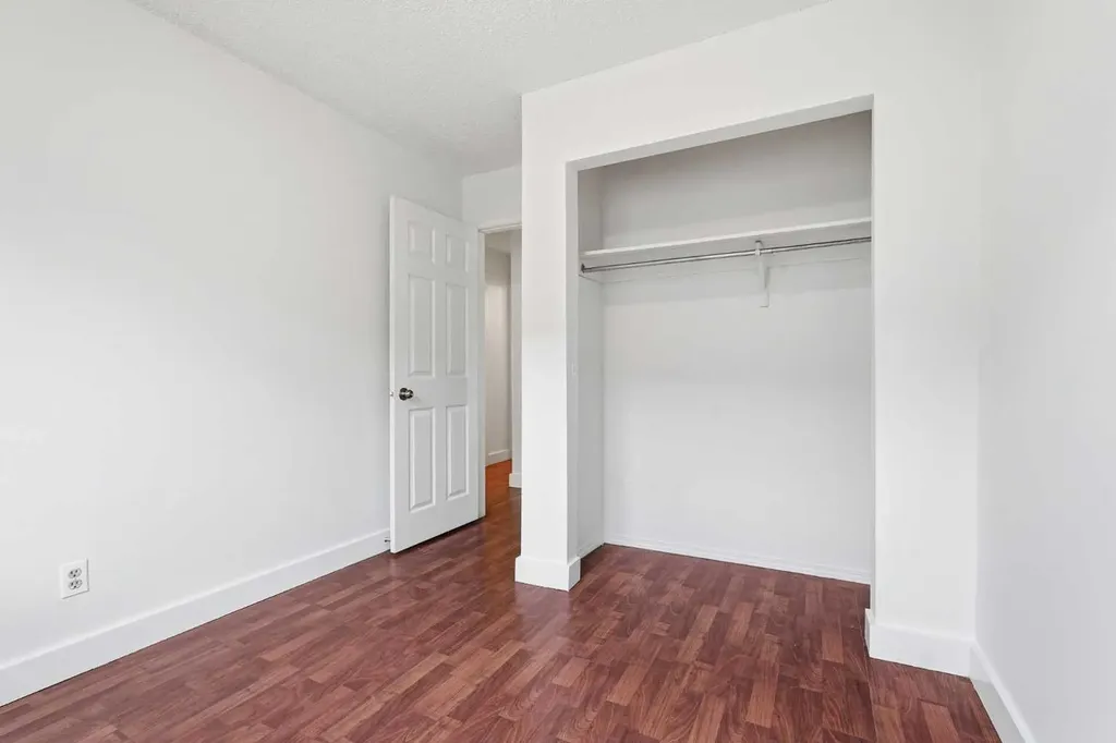 2734 17 Avenue SW Calgary AB T3E 0A7
