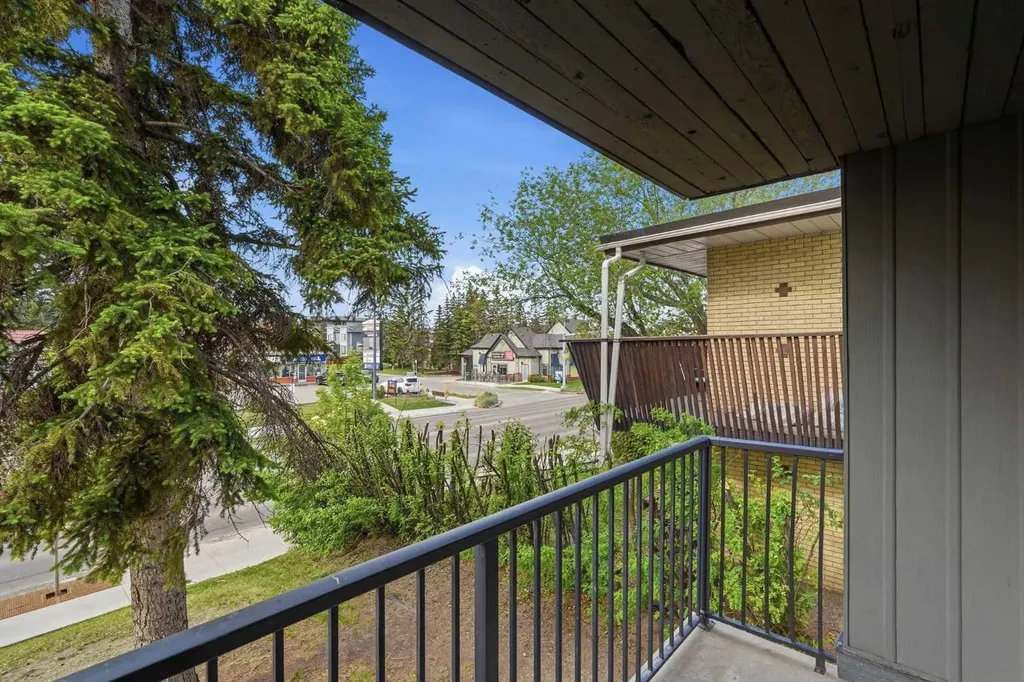 2734 17 Avenue SW Calgary AB T3E 0A7