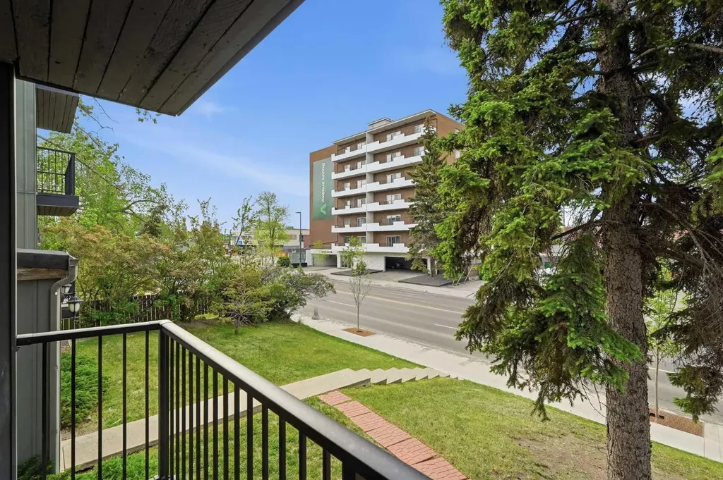 2734 17 Avenue SW Calgary AB T3E 0A7
