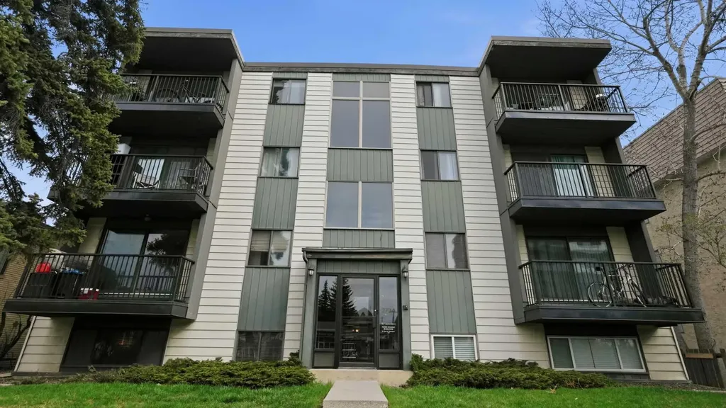 2734 17 Avenue SW Calgary AB T3E 0A7