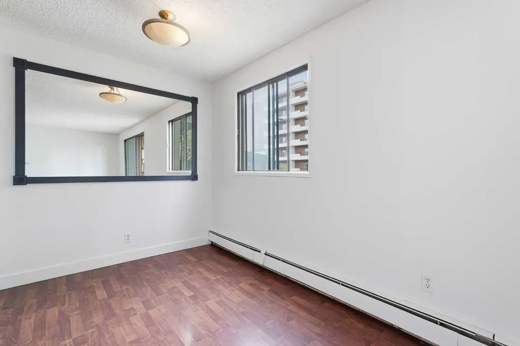 2734 17 Avenue SW Calgary AB T3E 0A7