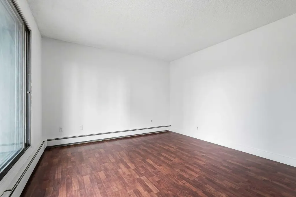 2734 17 Avenue SW Calgary AB T3E 0A7