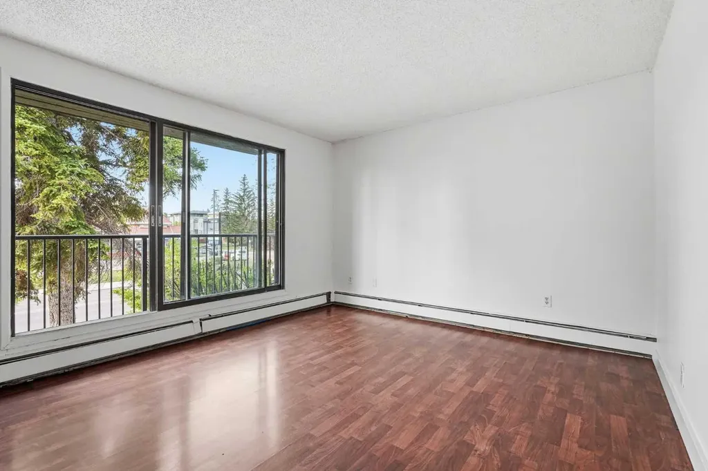 2734 17 Avenue SW Calgary AB T3E 0A7