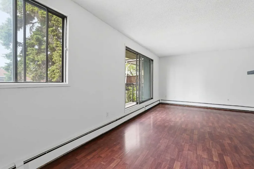 2734 17 Avenue SW Calgary AB T3E 0A7