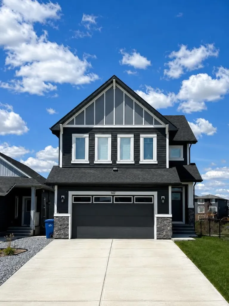 142 Sandstone Drive Okotoks AB T1S 5R8