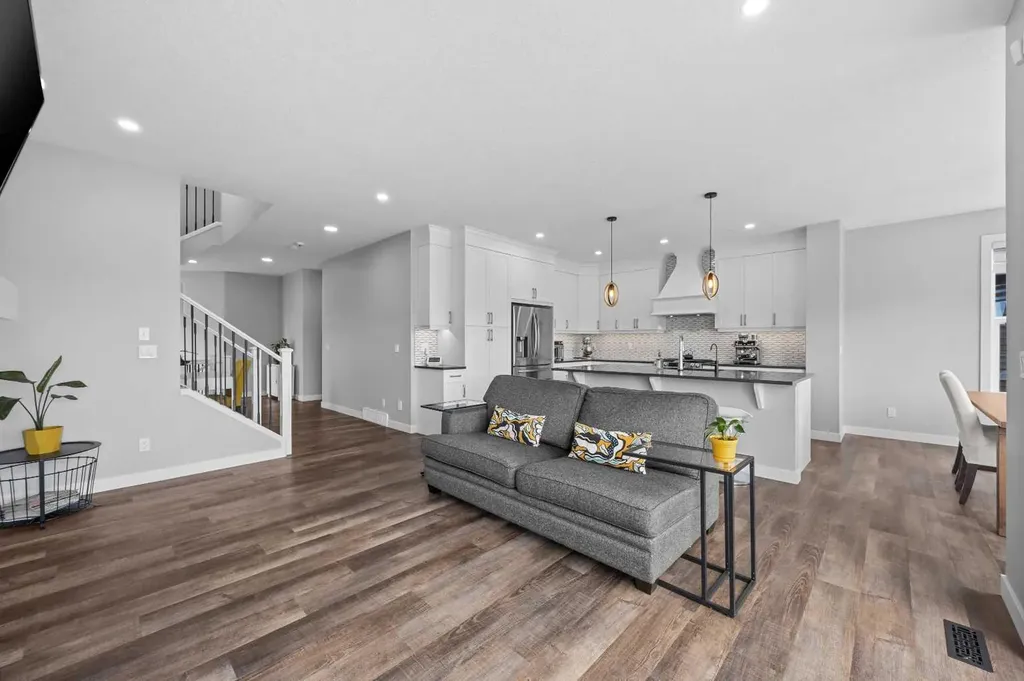 142 Sandstone Drive Okotoks AB T1S 5R8