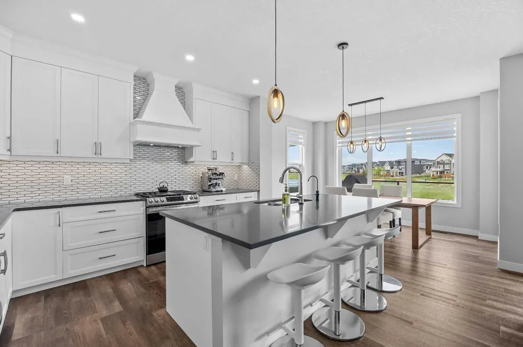 142 Sandstone Drive Okotoks AB T1S 5R8
