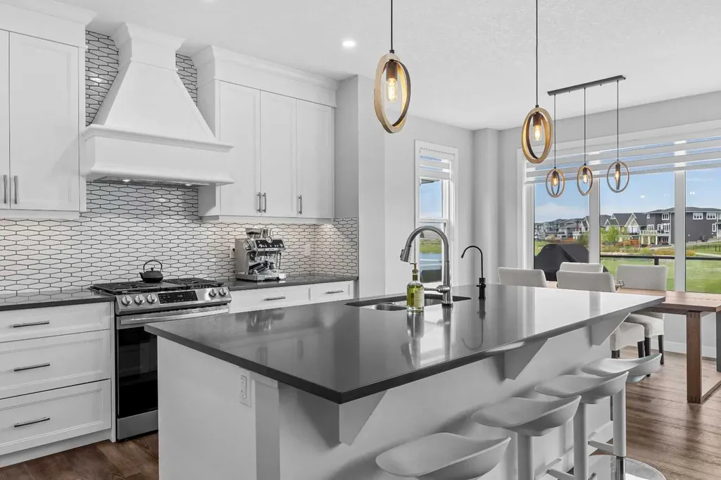 142 Sandstone Drive Okotoks AB T1S 5R8