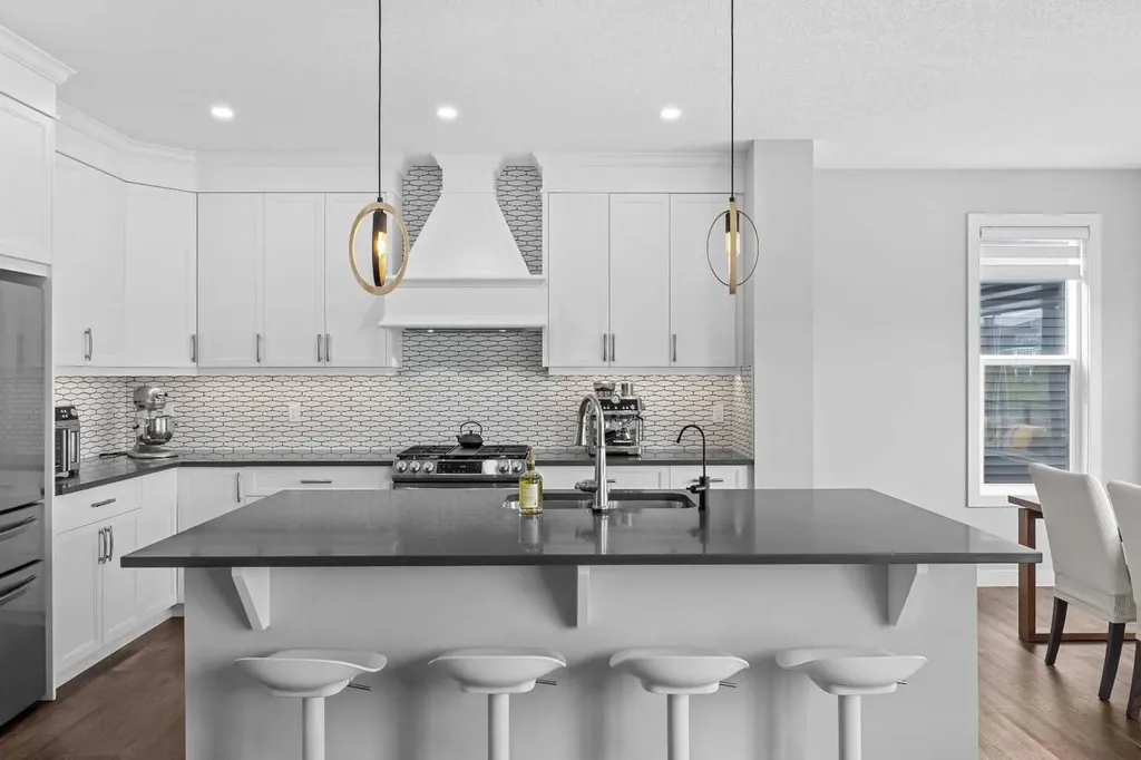142 Sandstone Drive Okotoks AB T1S 5R8