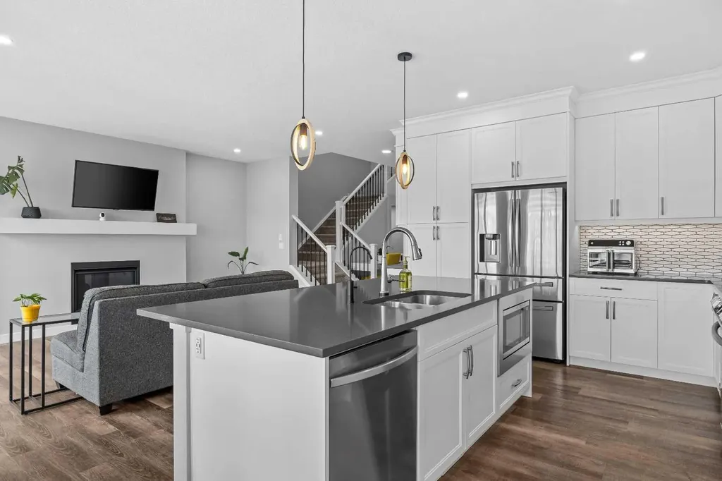 142 Sandstone Drive Okotoks AB T1S 5R8
