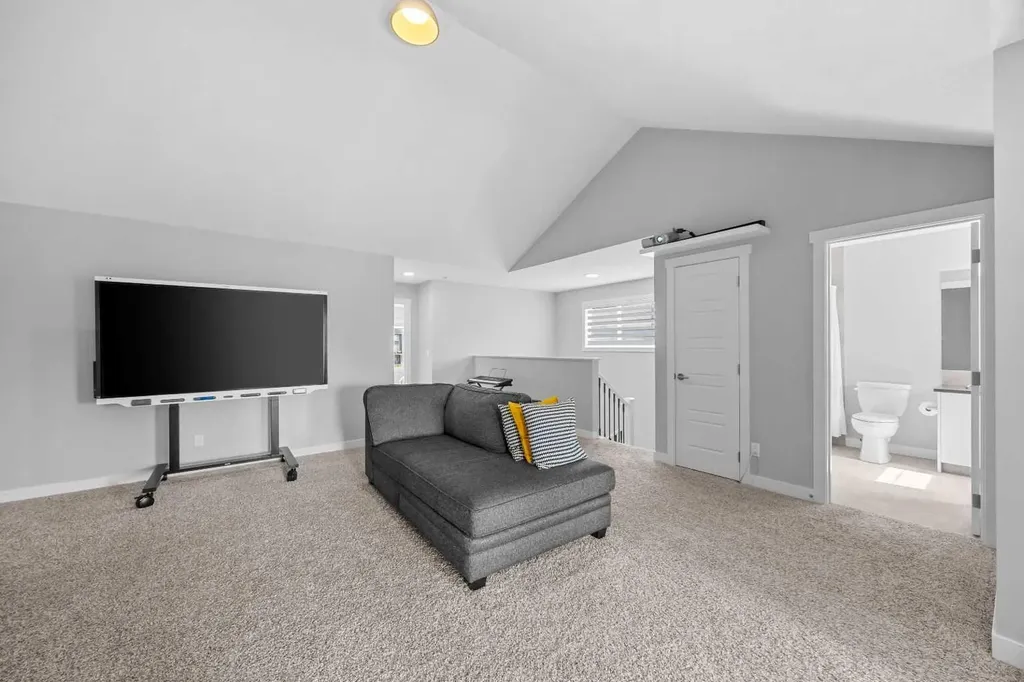142 Sandstone Drive Okotoks AB T1S 5R8