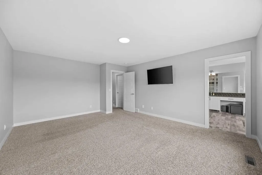 142 Sandstone Drive Okotoks AB T1S 5R8