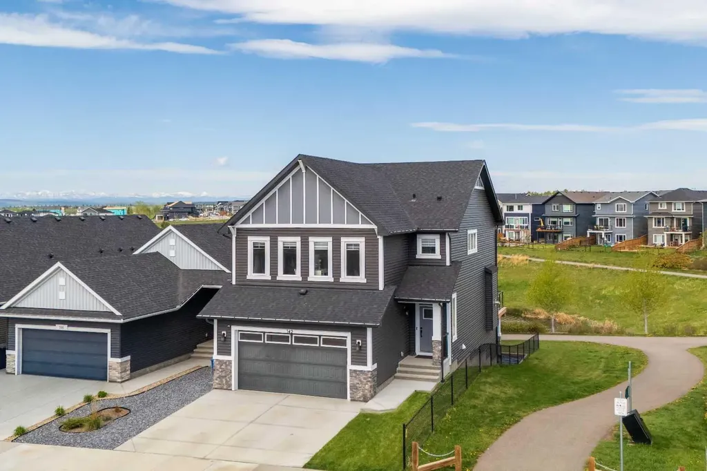142 Sandstone Drive Okotoks AB T1S 5R8