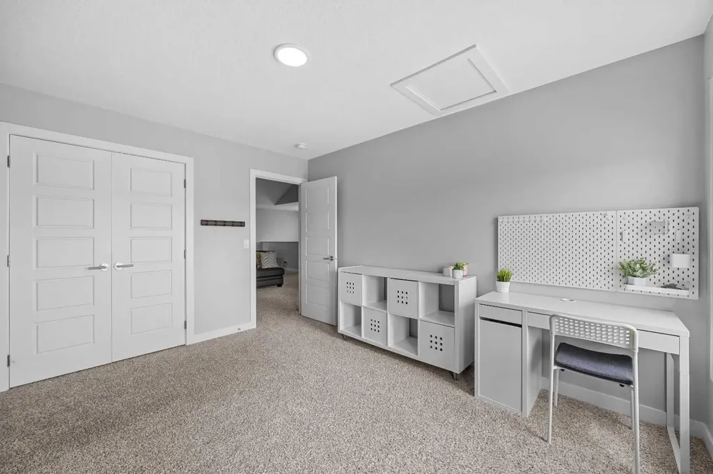 142 Sandstone Drive Okotoks AB T1S 5R8
