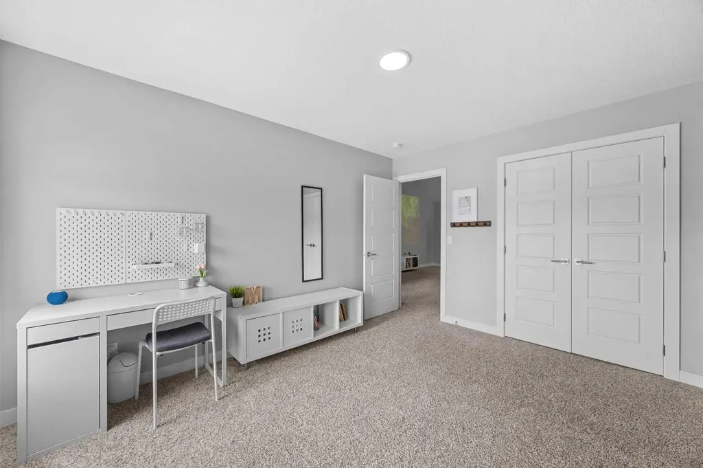 142 Sandstone Drive Okotoks AB T1S 5R8