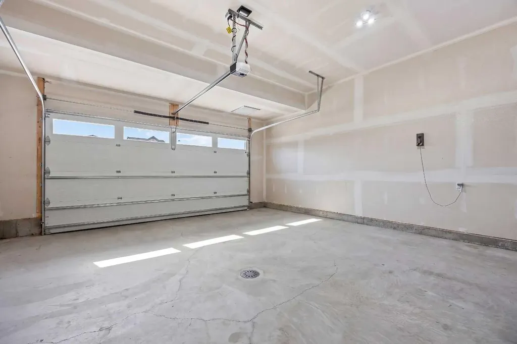 142 Sandstone Drive Okotoks AB T1S 5R8