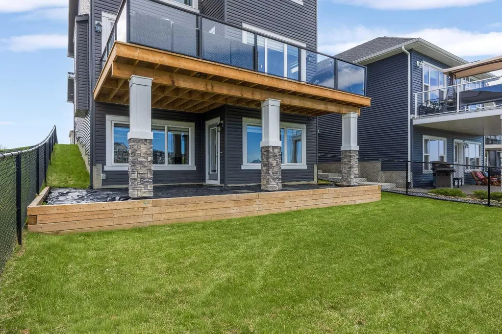 142 Sandstone Drive Okotoks AB T1S 5R8