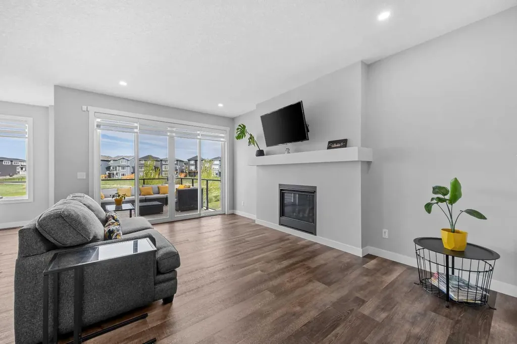 142 Sandstone Drive Okotoks AB T1S 5R8