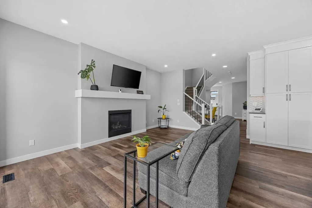 142 Sandstone Drive Okotoks AB T1S 5R8
