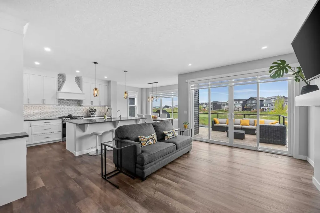 142 Sandstone Drive Okotoks AB T1S 5R8