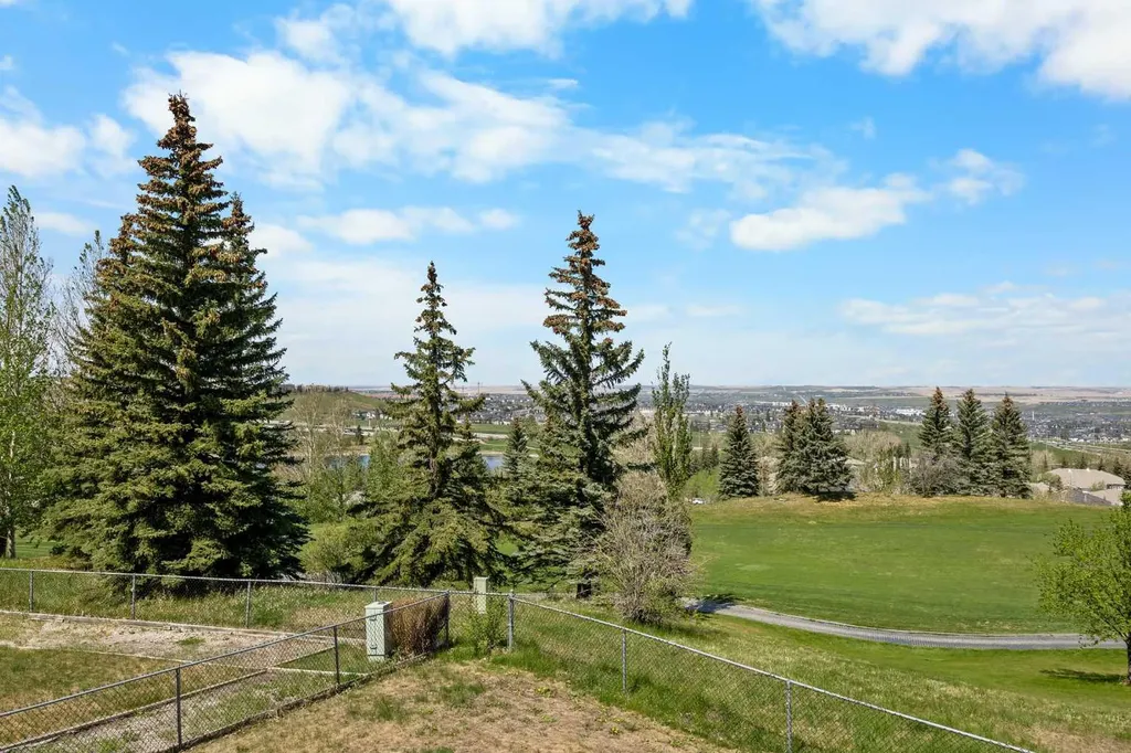191 Hamptons Terrace NW Calgary AB T3A 5S3