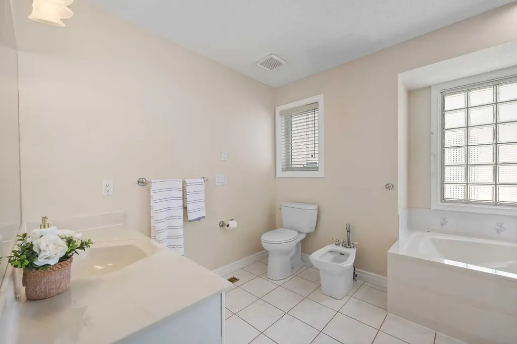 191 Hamptons Terrace NW Calgary AB T3A 5S3