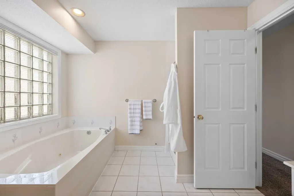 191 Hamptons Terrace NW Calgary AB T3A 5S3