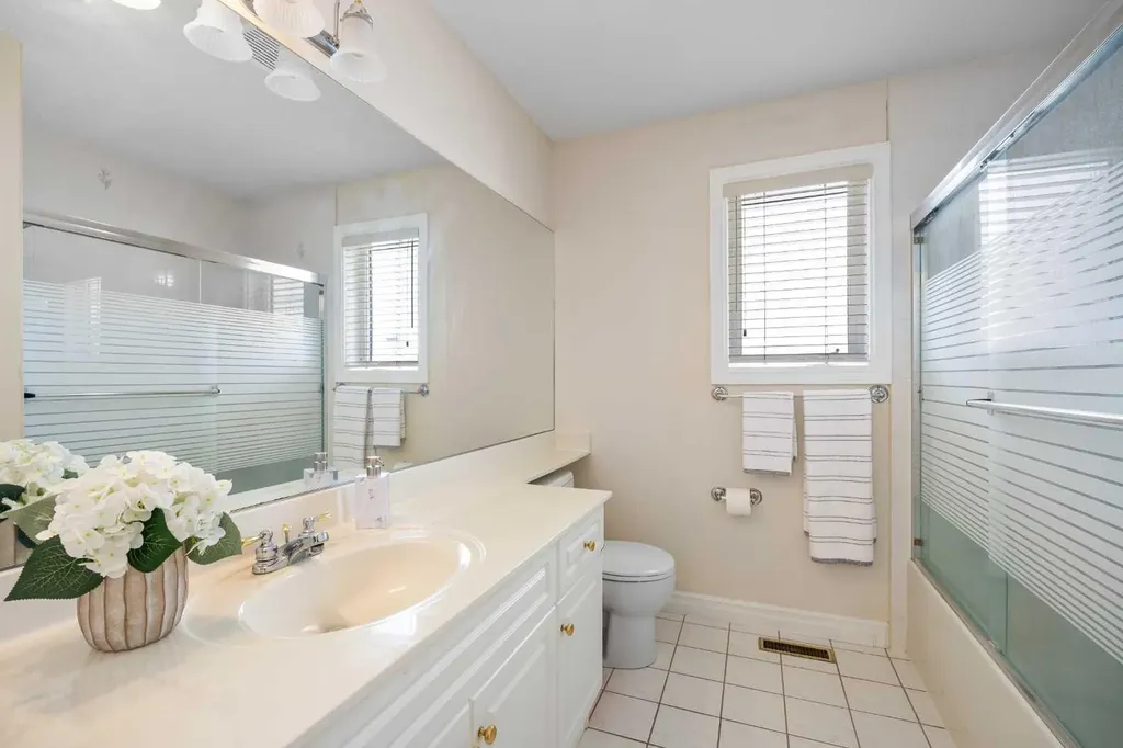 191 Hamptons Terrace NW Calgary AB T3A 5S3