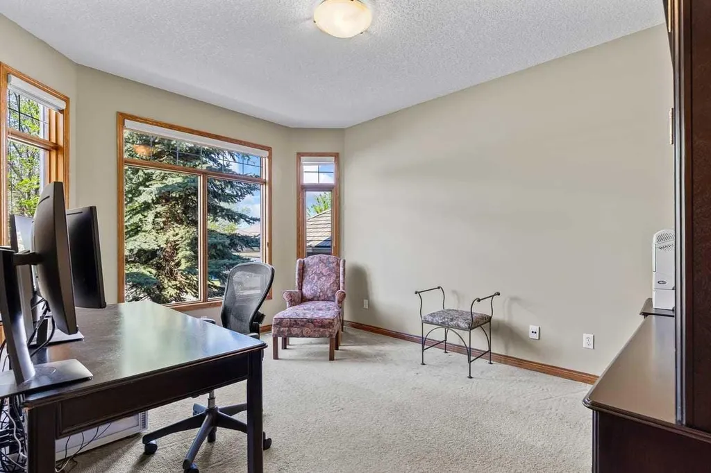 322 Hampstead Way NW Calgary AB T3A 6E6