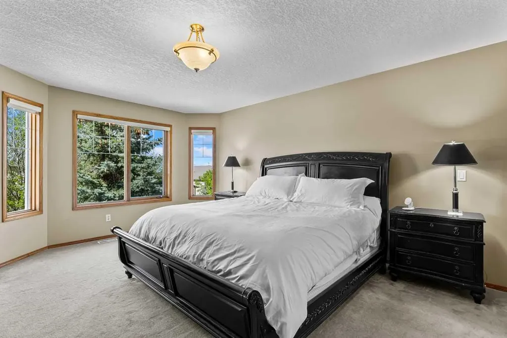 322 Hampstead Way NW Calgary AB T3A 6E6