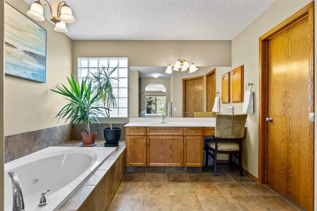 322 Hampstead Way NW Calgary AB T3A 6E6