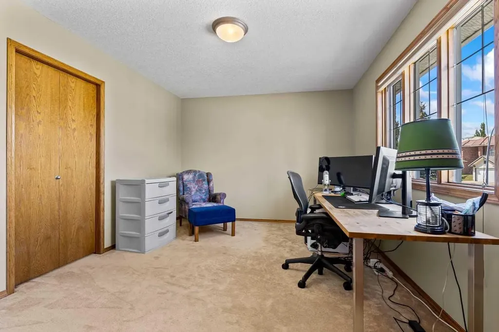 322 Hampstead Way NW Calgary AB T3A 6E6